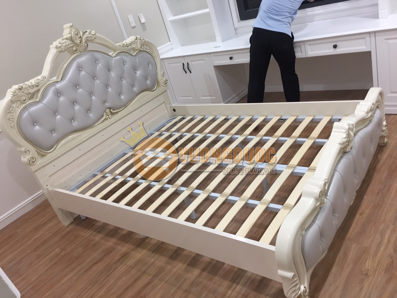 Chùm ảnh: Hình ảnh lắp đặt giường ngủ tân cổ điển cao cấp hoàn thiện tại Hà Nội  - Vương Quốc Nội Thất.